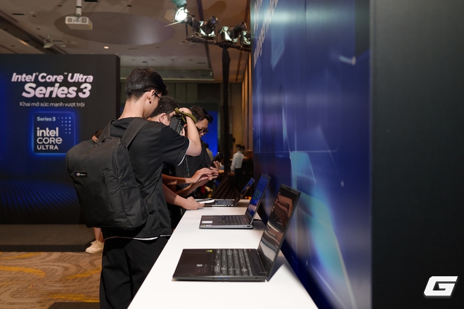 Intel đưa Core Ultra Series 3 "Panther Lake" về Việt Nam: Tiến tr&igrave;nh 18A, chiến game AAA, NPU 50 TOPS v&agrave; pin 27 tiếng- Ảnh 9.
