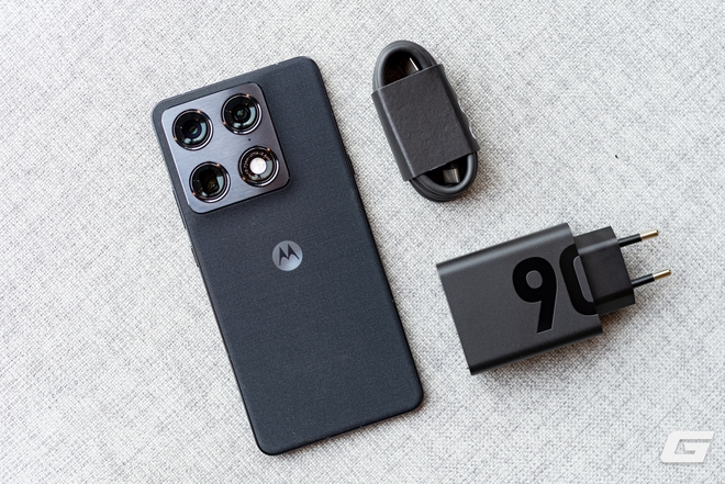 Cận cảnh Signature và Edge 70: Bộ đôi Flagship mới của Motorola có gì đặc biệt? - Ảnh 2.