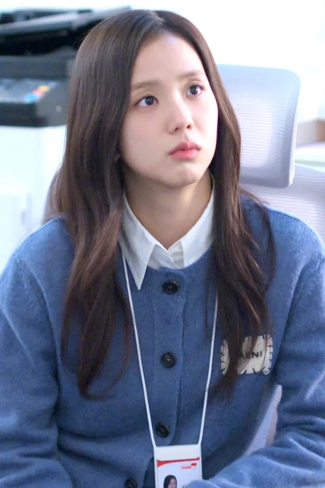 Diễn xuất g&acirc;y tranh c&atilde;i nhưng style phim mới của Jisoo th&igrave; 0 người ch&ecirc;- Ảnh 19.