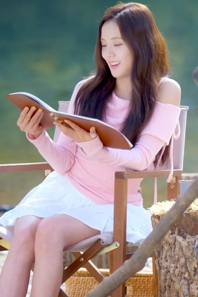 Diễn xuất g&acirc;y tranh c&atilde;i nhưng style phim mới của Jisoo th&igrave; 0 người ch&ecirc;- Ảnh 6.