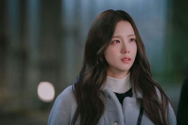 "C&ocirc;ng ch&uacute;a Dior" d&ugrave;ng 1 m&oacute;n mỹ phẩm b&igrave;nh d&acirc;n, fan mừng rơi nước mắt: Gi&aacute; rẻ, mua dễ ợt- Ảnh 3.