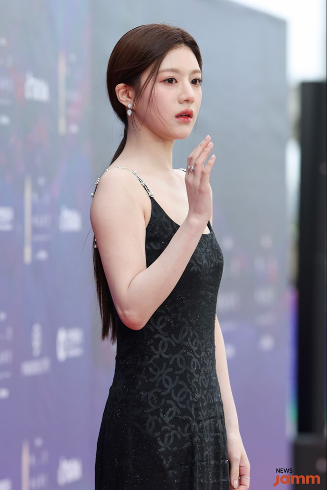 Mỹ nữ mặt xinh như b&uacute;p b&ecirc;, mặc đẹp kh&ocirc;ng cần cố, chuẩn "s&aacute;ch mẫu" cho chị em tham khảo- Ảnh 8.