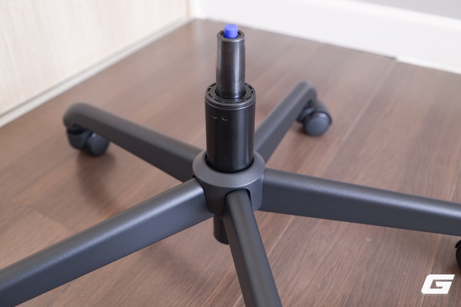 Sờ tận tay "rồng thần" Dragon Lore ngo&agrave;i đời thực với Razer Iskur V2 X CS2 Edition: - Ảnh 9.