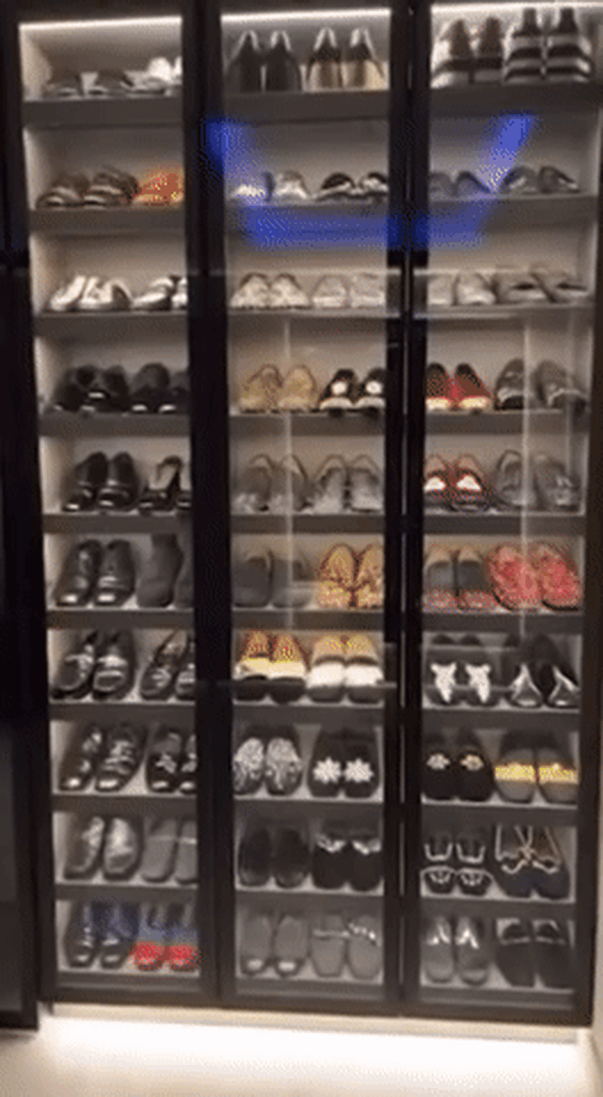 B&ecirc;n trong căn hộ triệu đ&ocirc; của đạo diễn trăm tỷ: View bao trọn S&agrave;i G&ograve;n, nội thất đắt đỏ đến  - Ảnh 11.