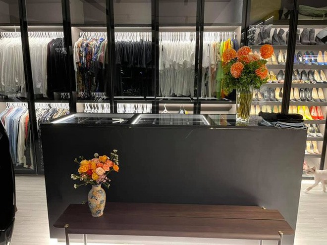 B&ecirc;n trong căn hộ triệu đ&ocirc; của đạo diễn trăm tỷ: View bao trọn S&agrave;i G&ograve;n, nội thất đắt đỏ đến  - Ảnh 9.