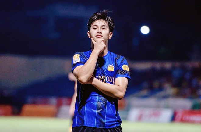 Visual "không góc chết" của Trần Gia Bảo, thần đồng bóng đá nhận suất đặc biệt lên U19 Việt Nam, fan mê rần rần - Ảnh 5.