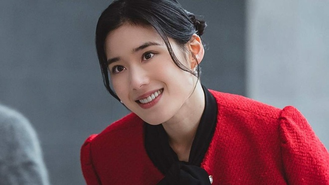 Nữ phụ hot nhất xứ H&agrave;n: Cứ l&ecirc;n phim l&agrave; đẹp &aacute;t nữ ch&iacute;nh, h&agrave;o quang sang chảnh dẫu chỉ diện &aacute;o sơ mi tối giản - Ảnh 2.