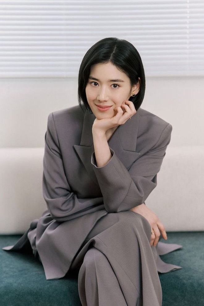 Nữ phụ hot nhất xứ H&agrave;n: Cứ l&ecirc;n phim l&agrave; đẹp &aacute;t nữ ch&iacute;nh, h&agrave;o quang sang chảnh dẫu chỉ diện &aacute;o sơ mi tối giản - Ảnh 3.