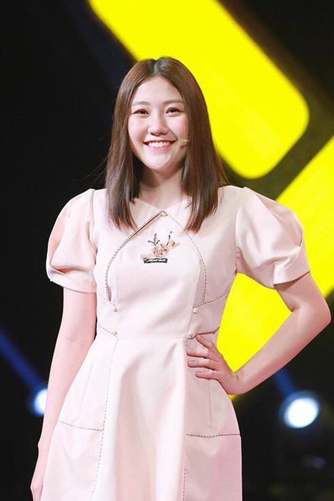 Ph&aacute;t sốt v&igrave; Uyển &Acirc;n: Giảm 12 c&acirc;n m&agrave; ngỡ "thay đầu", c&ograve;n c&oacute; n&eacute;t giống Triệu Lộ Tư - Ảnh 1.