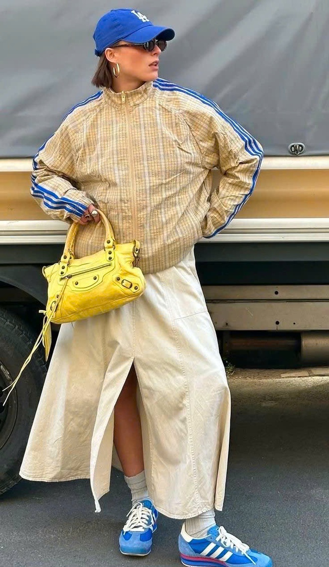 &Aacute;o kho&aacute;c thể thao mix c&ugrave;ng đồ &ldquo;b&aacute;nh b&egrave;o&rdquo;: C&ocirc;ng thức bao lạ bao đẹp, chẳng tr&aacute;ch phủ s&oacute;ng mạnh to&agrave;n cầu!- Ảnh 10.