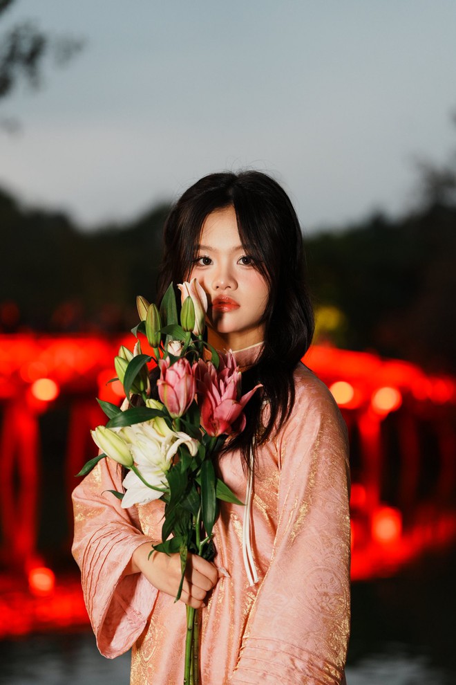 Con ri&ecirc;ng của vợ được nam diễn vi&ecirc;n Việt nổi tiếng thương như con đẻ: Tuổi 14 xinh đẹp, g&acirc;y ch&uacute; &yacute; - Ảnh 1.