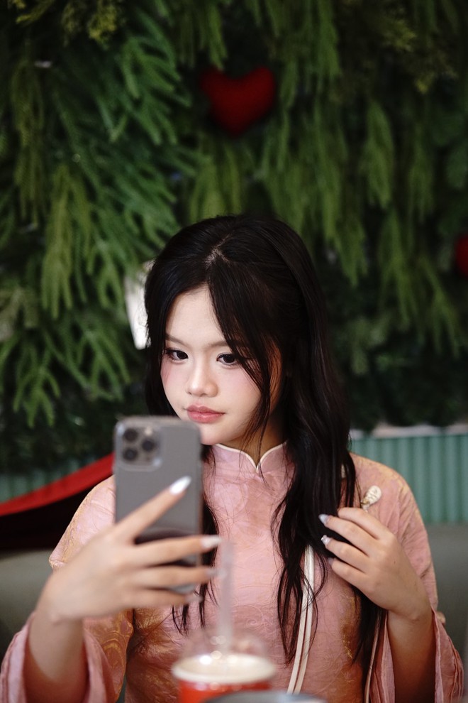 Con ri&ecirc;ng của vợ được nam diễn vi&ecirc;n Việt nổi tiếng thương như con đẻ: Tuổi 14 xinh đẹp, g&acirc;y ch&uacute; &yacute; - Ảnh 2.