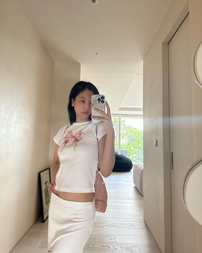 Mỹ nh&acirc;n thấp b&eacute; nhưng mặc g&igrave; cũng tạo trend, g&aacute;i xinh to&agrave;n cầu muốn copy paste  - Ảnh 5.