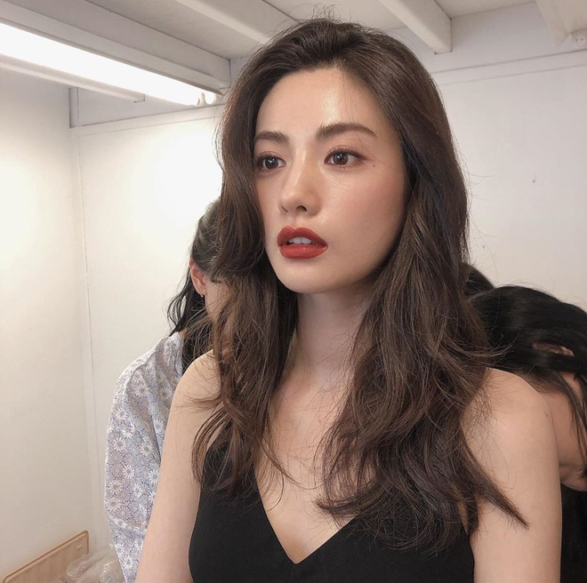 Diễn vi&ecirc;n đ&oacute;ng thế đẹp nhất H&agrave;n Quốc: Visual muốn nhắm mắt y&ecirc;u lu&ocirc;n, style đời thường s&agrave;nh điệu th&ocirc;i nh&eacute;- Ảnh 8.