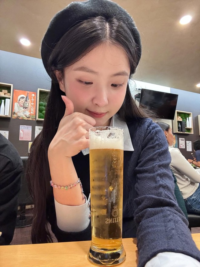 "Bạch nguyệt quang" sống ở Paris g&acirc;y sốt v&igrave; mặc đẹp, đứng cạnh g&aacute;i T&acirc;y kh&ocirc;ng hề l&eacute;p vế- Ảnh 16.