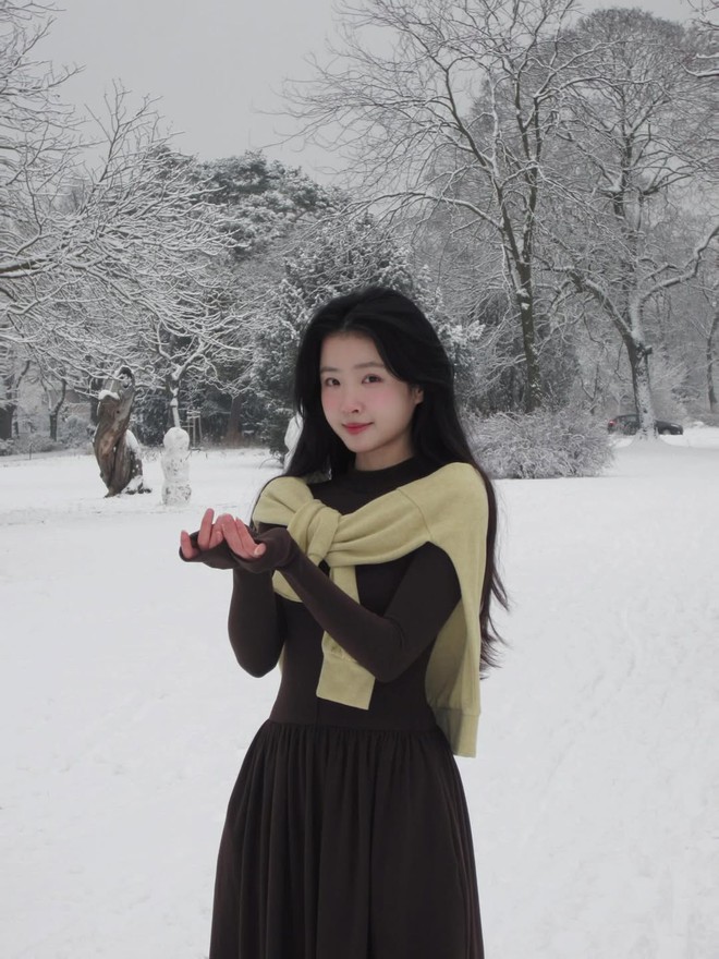 "Bạch nguyệt quang" sống ở Paris g&acirc;y sốt v&igrave; mặc đẹp, đứng cạnh g&aacute;i T&acirc;y kh&ocirc;ng hề l&eacute;p vế- Ảnh 15.