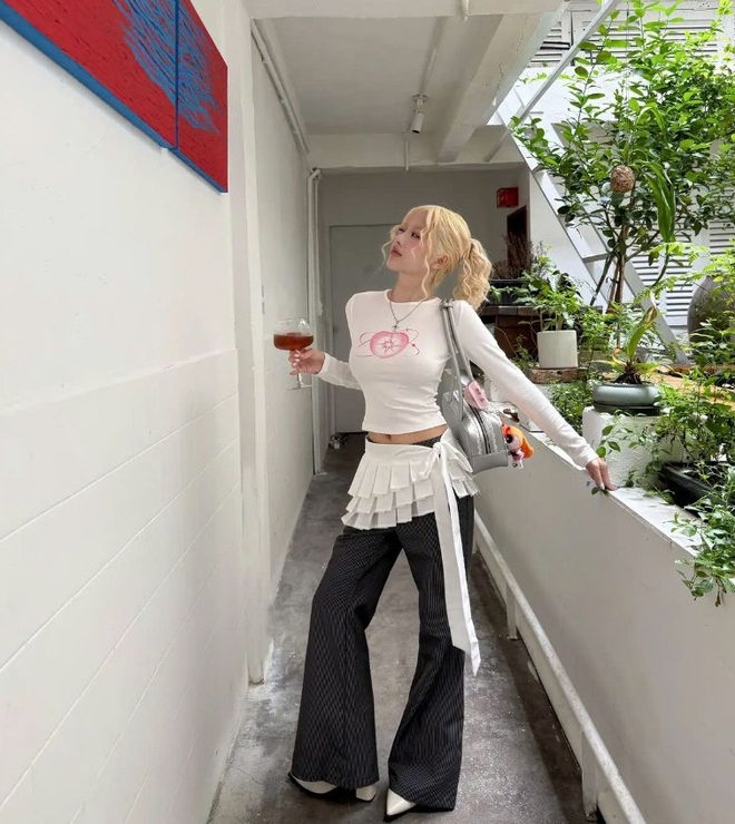 "C&ocirc;ng ch&uacute;a Kpop" diện 1 lần, item n&agrave;y bỗng rần rần c&otilde;i mạng - Ảnh 9.