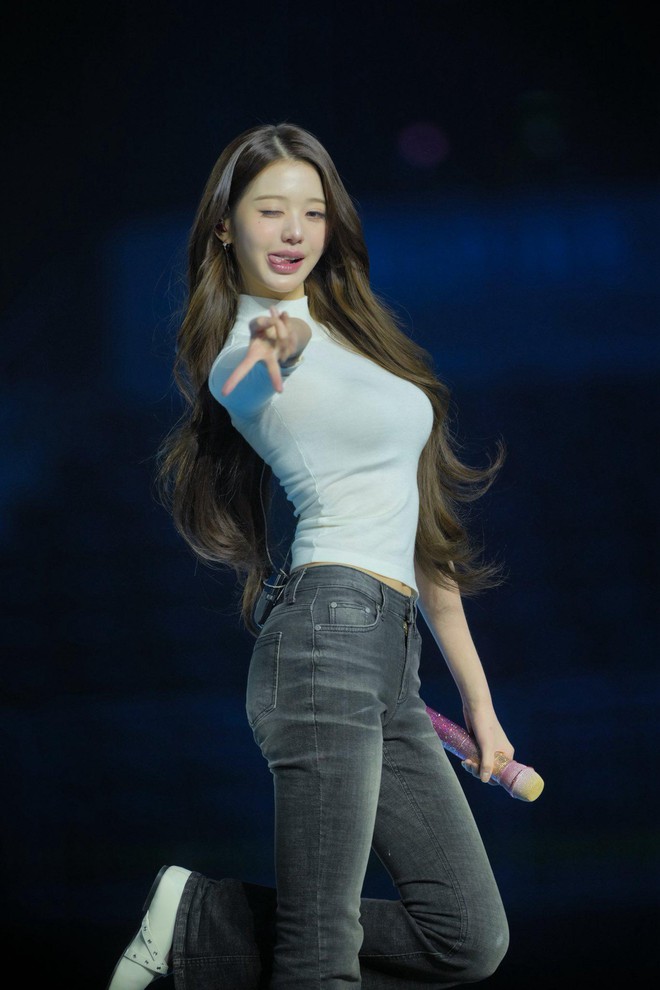 "C&ocirc;ng ch&uacute;a Kpop" diện 1 lần, item n&agrave;y bỗng rần rần c&otilde;i mạng - Ảnh 4.