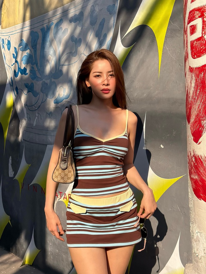 Chi Pu "xả suộc" ảnh h&egrave;: Ngắm 100 lần vẫn sốc visual đệ nhất mỹ nh&acirc;n, c&ugrave;ng gu thời trang xịn đ&eacute;t- Ảnh 2.
