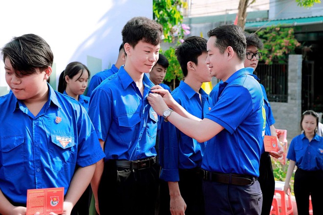 Rực rỡ sắc &aacute;o xanh tr&ecirc;n những c&ocirc;ng tr&igrave;nh mới: Tuổi trẻ Th&agrave;nh phố Hồ Ch&iacute; Minh lan tỏa tinh thần t&igrave;nh nguyện năm 2026 - Ảnh 4.