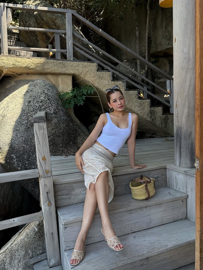 Chi Pu "xả suộc" ảnh h&egrave;: Ngắm 100 lần vẫn sốc visual đệ nhất mỹ nh&acirc;n, c&ugrave;ng gu thời trang xịn đ&eacute;t- Ảnh 4.