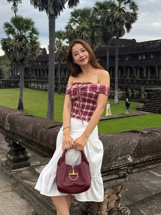 Chi Pu "xả suộc" ảnh h&egrave;: Ngắm 100 lần vẫn sốc visual đệ nhất mỹ nh&acirc;n, c&ugrave;ng gu thời trang xịn đ&eacute;t- Ảnh 9.