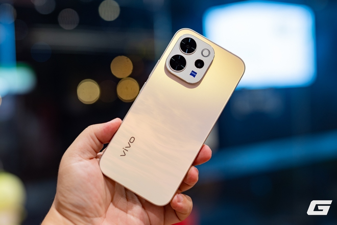 Cận cảnh bộ đ&ocirc;i vivo V70 v&agrave; V70 FE: Điện thoại kết hợp c&ugrave;ng với POP MART c&oacute; g&igrave; khiến giới trẻ phải t&ograve; m&ograve;- Ảnh 6.