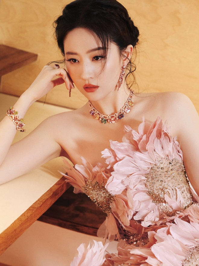 Lưu Diệc Phi eo thắt cơ thể vẫn đầy đặn khiến hội chị em "đứng ngồi kh&ocirc;ng y&ecirc;n": Bữa tối giảm c&acirc;n l&agrave; m&oacute;n luộc ngon b&ugrave;i người Việt chẳng lạ- Ảnh 6.