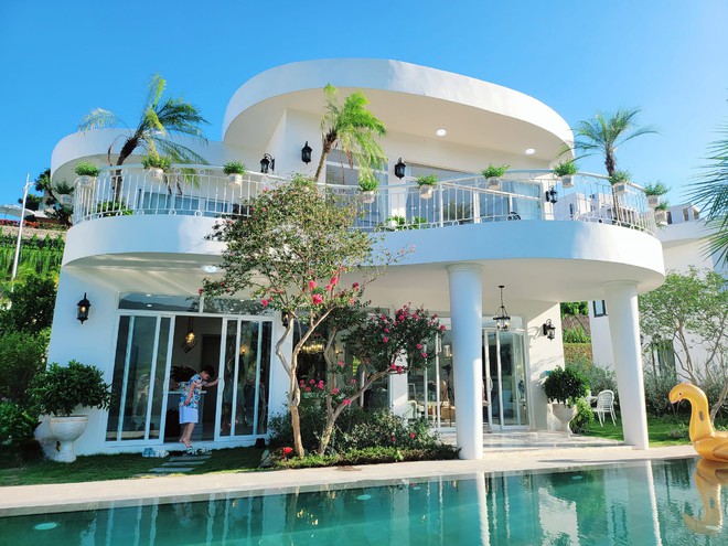 D&agrave;n "nam thần Vbiz" đ&atilde; đẹp lại gi&agrave;u, sống đời xa hoa: Người ở biệt thự 70 tỷ, người sở hữu penthouse c&oacute; s&acirc;n vườn hồ c&aacute;- Ảnh 19.