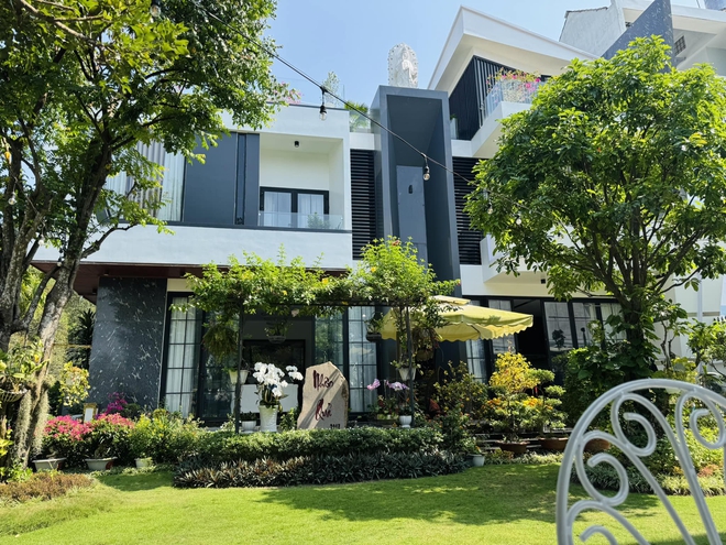 D&agrave;n "nam thần Vbiz" đ&atilde; đẹp lại gi&agrave;u, sống đời xa hoa: Người ở biệt thự 70 tỷ, người sở hữu penthouse c&oacute; s&acirc;n vườn hồ c&aacute;- Ảnh 44.