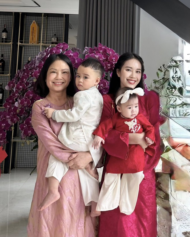 Chọn bình yên bên gia đình thay vì hào quang Hoa hậu: Nữ MC lấy chồng Tiến sĩ, cuộc sống như phú bà trong dinh thự 9 tầng ở Hà Nội- Ảnh 2. Chọn bình yên bên gia đình thay vì hào quang Hoa hậu: Nữ MC lấy chồng Tiến sĩ, cuộc sống như phú bà trong dinh thự 9 tầng ở Hà Nội- Ảnh 2.