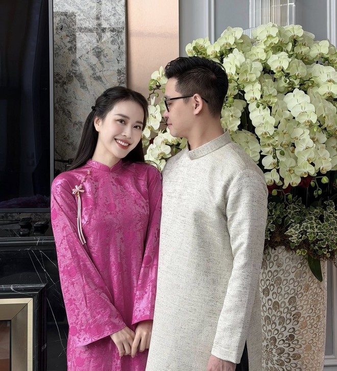 Chọn bình yên bên gia đình thay vì hào quang Hoa hậu: Nữ MC lấy chồng Tiến sĩ, cuộc sống như phú bà trong dinh thự 9 tầng ở Hà Nội- Ảnh 1. Chọn bình yên bên gia đình thay vì hào quang Hoa hậu: Nữ MC lấy chồng Tiến sĩ, cuộc sống như phú bà trong dinh thự 9 tầng ở Hà Nội- Ảnh 1.