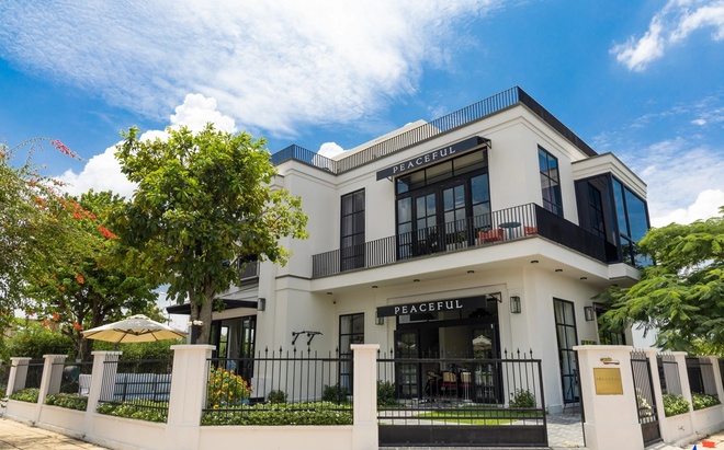 D&agrave;n "nam thần Vbiz" đ&atilde; đẹp lại gi&agrave;u, sống đời xa hoa: Người ở biệt thự 70 tỷ, người sở hữu penthouse c&oacute; s&acirc;n vườn hồ c&aacute;- Ảnh 38.