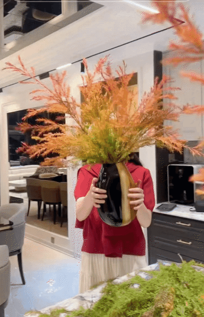 Chọn bình yên bên gia đình thay vì hào quang Hoa hậu: Nữ MC lấy chồng Tiến sĩ, cuộc sống như phú bà trong dinh thự 9 tầng ở Hà Nội- Ảnh 7. Chọn bình yên bên gia đình thay vì hào quang Hoa hậu: Nữ MC lấy chồng Tiến sĩ, cuộc sống như phú bà trong dinh thự 9 tầng ở Hà Nội- Ảnh 7.