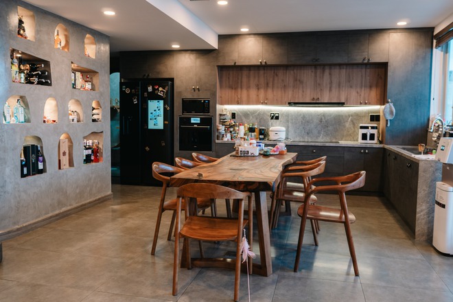 D&agrave;n "nam thần Vbiz" đ&atilde; đẹp lại gi&agrave;u, sống đời xa hoa: Người ở biệt thự 70 tỷ, người sở hữu penthouse c&oacute; s&acirc;n vườn hồ c&aacute;- Ảnh 58.