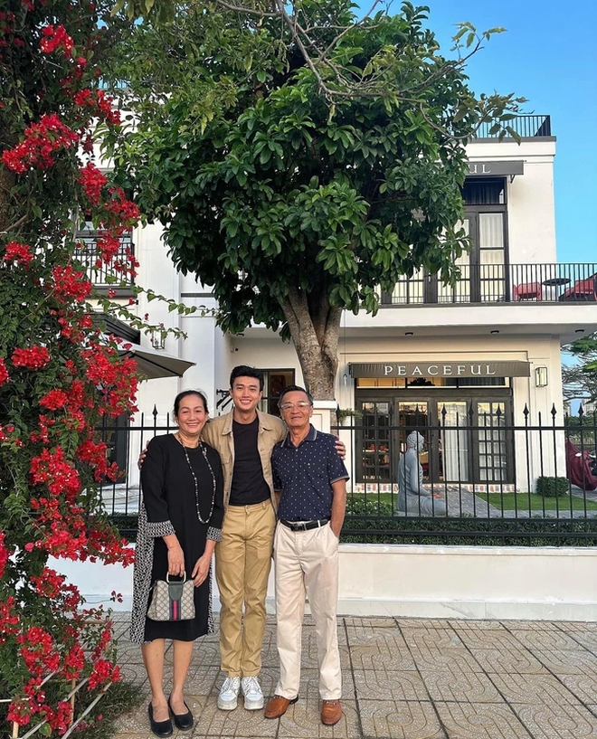 D&agrave;n "nam thần Vbiz" đ&atilde; đẹp lại gi&agrave;u, sống đời xa hoa: Người ở biệt thự 70 tỷ, người sở hữu penthouse c&oacute; s&acirc;n vườn hồ c&aacute;- Ảnh 39.