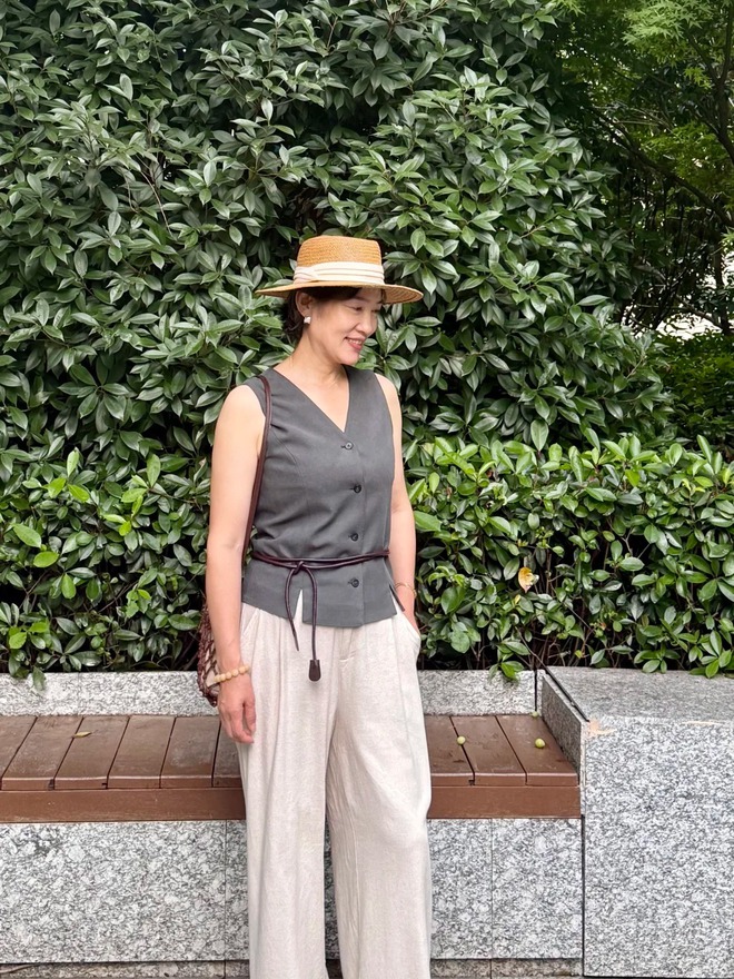 60 tuổi mặc đẹp thế n&agrave;y, t&ocirc;i mới hiểu: Đừng cố trẻ h&oacute;a, chỉ cần&hellip; thoải m&aacute;i l&agrave; đủ l&agrave;m cả mạng x&atilde; hội 'm&ecirc; mẩn' - Ảnh 6.