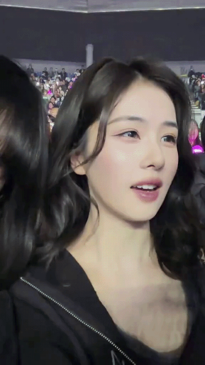 Clip 15s của Bạch Lộc khiến Triệu Lộ Tư v&agrave; Jang Wonyoung bị nhắc t&ecirc;n- Ảnh 2.