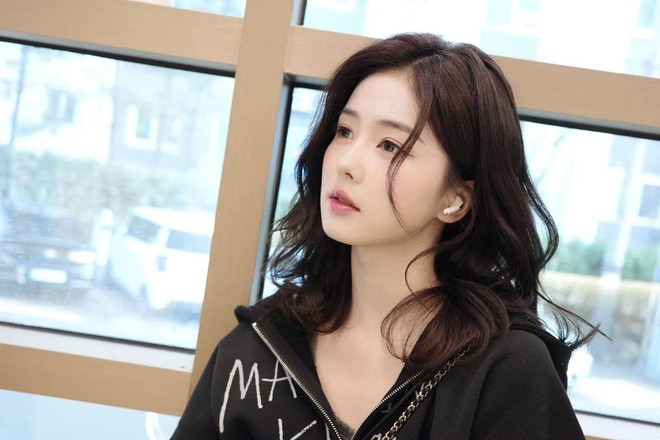 Clip 15s của Bạch Lộc khiến Triệu Lộ Tư v&agrave; Jang Wonyoung bị nhắc t&ecirc;n- Ảnh 8.