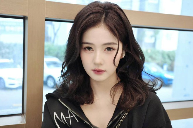 Clip 15s của Bạch Lộc khiến Triệu Lộ Tư v&agrave; Jang Wonyoung bị nhắc t&ecirc;n- Ảnh 5.