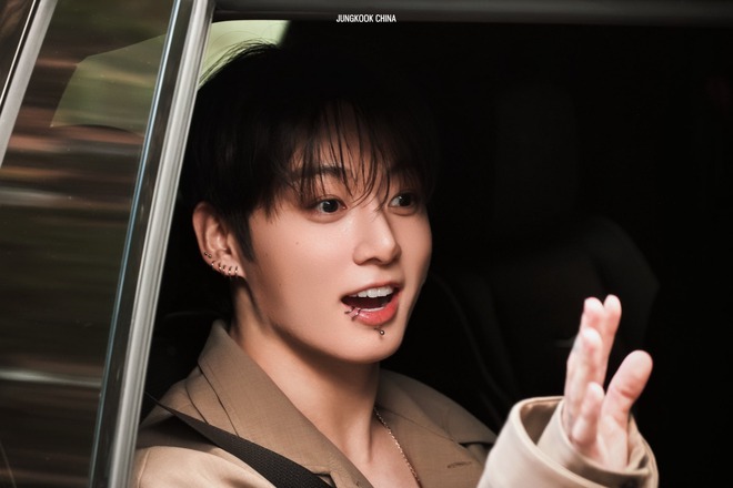 Jungkook (BTS) xin đừng làm chuyện này với gương mặt của mình nữa! - Ảnh 3.