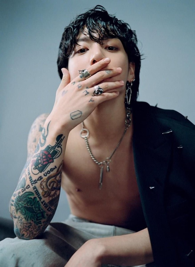 Jungkook (BTS) xin đừng làm chuyện này với gương mặt của mình nữa! - Ảnh 8.