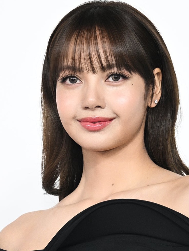 Dụng &yacute; của Lisa, kh&eacute;o thế n&agrave;y th&igrave; nh&atilde;n n&agrave;o chẳng m&ecirc;- Ảnh 6.