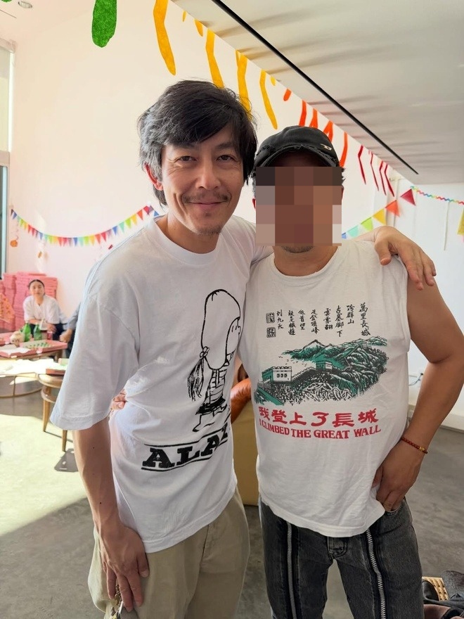 "Badboy kh&eacute;t tiếng" gầy rộc gi&agrave; ch&aacute;t g&acirc;y sốc, v&igrave; 1.300 tấm ảnh m&agrave; vĩnh viễn bị showbiz "cấm cửa"- Ảnh 1.