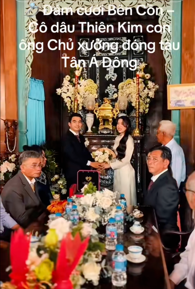 Lễ cưới của &aacute;i nữ "&ocirc;ng tr&ugrave;m" đ&oacute;ng t&agrave;u Tiền Giang: Kh&ocirc;ng gian tiệc rộng lớn nhưng tư gia nh&agrave; g&aacute;i mới l&agrave; điểm nhấn- Ảnh 7.