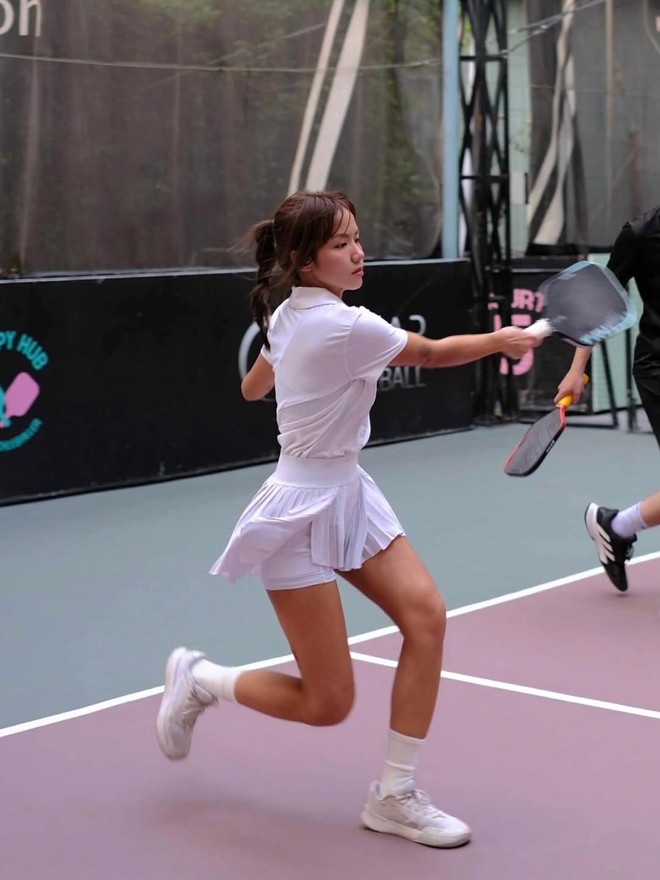 Phương Ly khoe bụng phẳng, eo thon b&eacute; x&iacute;u trong bikini quyến rũ: Rất chăm tập m&ocirc;n thể thao vạn người m&ecirc;, đốt 400-600 calo/giờ- Ảnh 3.