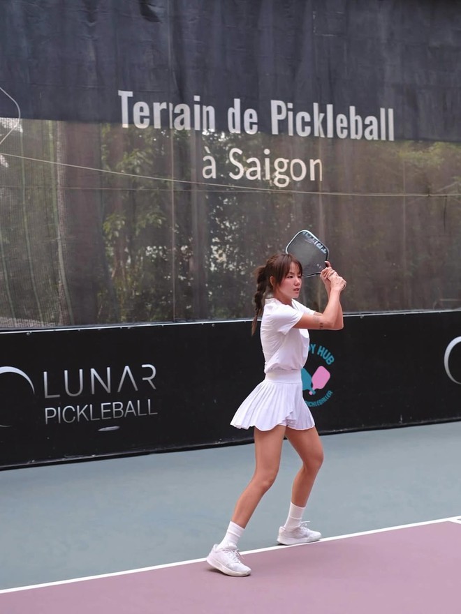 Phương Ly khoe bụng phẳng, eo thon b&eacute; x&iacute;u trong bikini quyến rũ: Rất chăm tập m&ocirc;n thể thao vạn người m&ecirc;, đốt 400-600 calo/giờ- Ảnh 4.