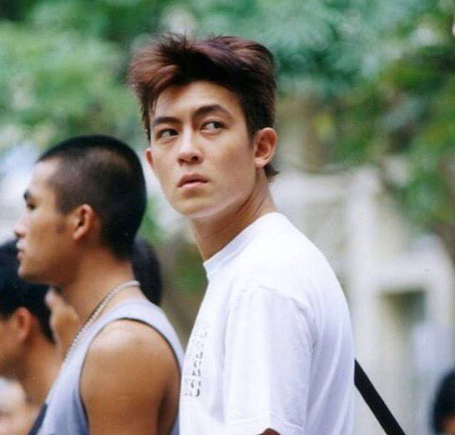 "Badboy kh&eacute;t tiếng" gầy rộc gi&agrave; ch&aacute;t g&acirc;y sốc, v&igrave; 1.300 tấm ảnh m&agrave; vĩnh viễn bị showbiz "cấm cửa"- Ảnh 11.