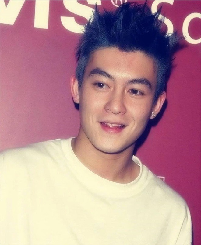 "Badboy kh&eacute;t tiếng" gầy rộc gi&agrave; ch&aacute;t g&acirc;y sốc, v&igrave; 1.300 tấm ảnh m&agrave; vĩnh viễn bị showbiz "cấm cửa"- Ảnh 7.