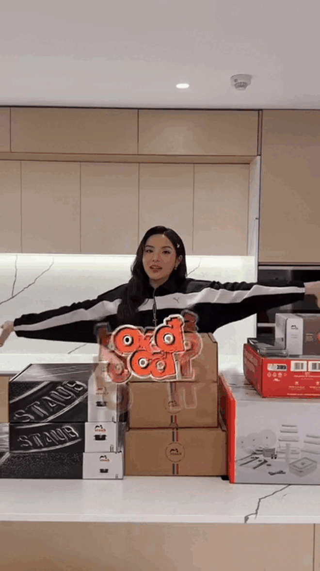 Kỳ Duy&ecirc;n đập hộp bộ nồi ni&ecirc;u gi&aacute; chấn động, Thi&ecirc;n &Acirc;n b&igrave;nh luận ngay 1 c&acirc;u- Ảnh 1.